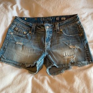Miss me signature short. Size 28.